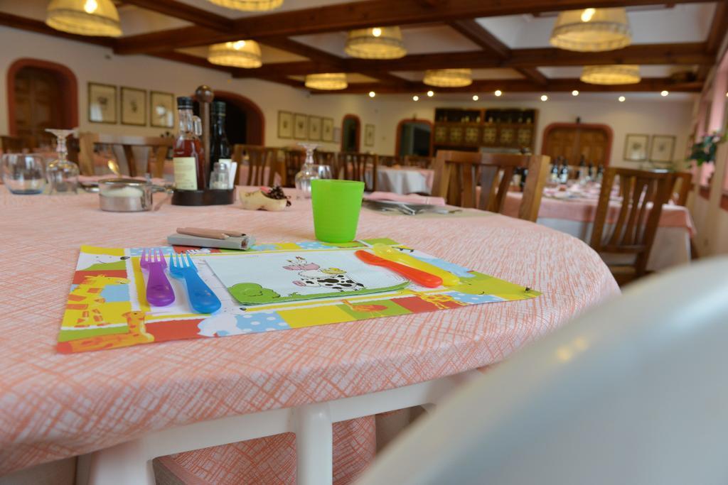 Petit Hotel Когне Екстериор снимка