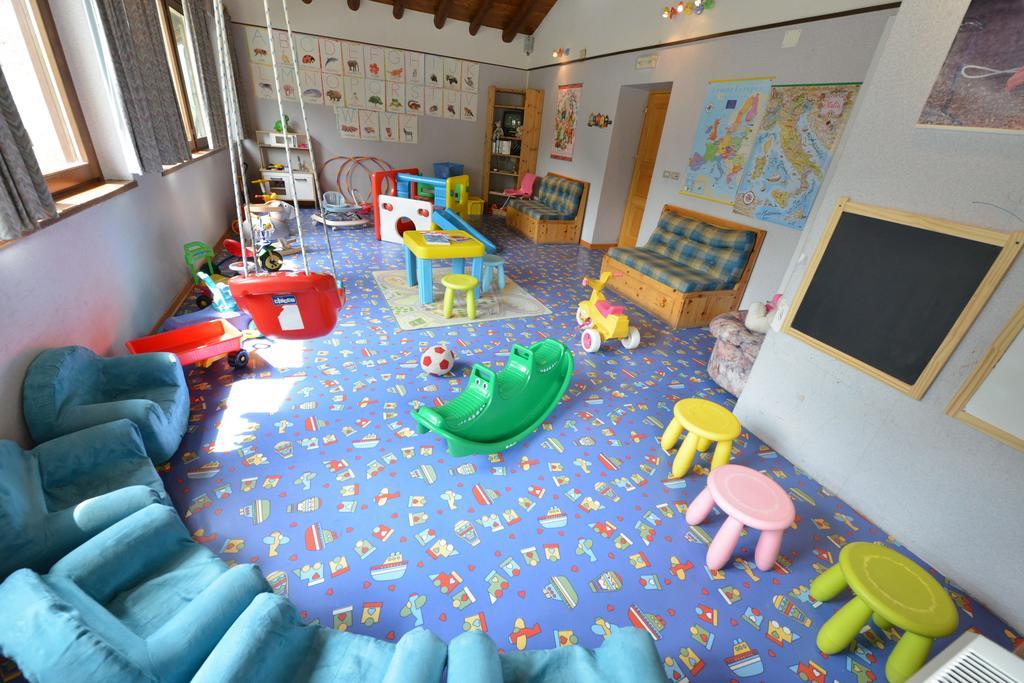 Petit Hotel Когне Екстериор снимка