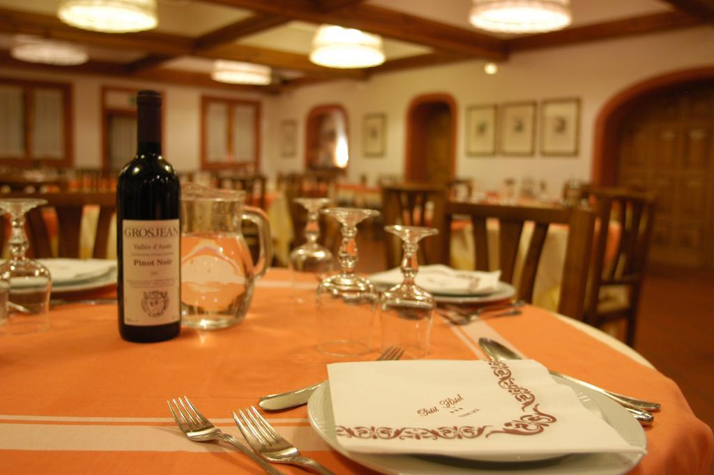Petit Hotel Когне Екстериор снимка