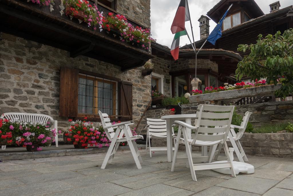 Petit Hotel Когне Екстериор снимка