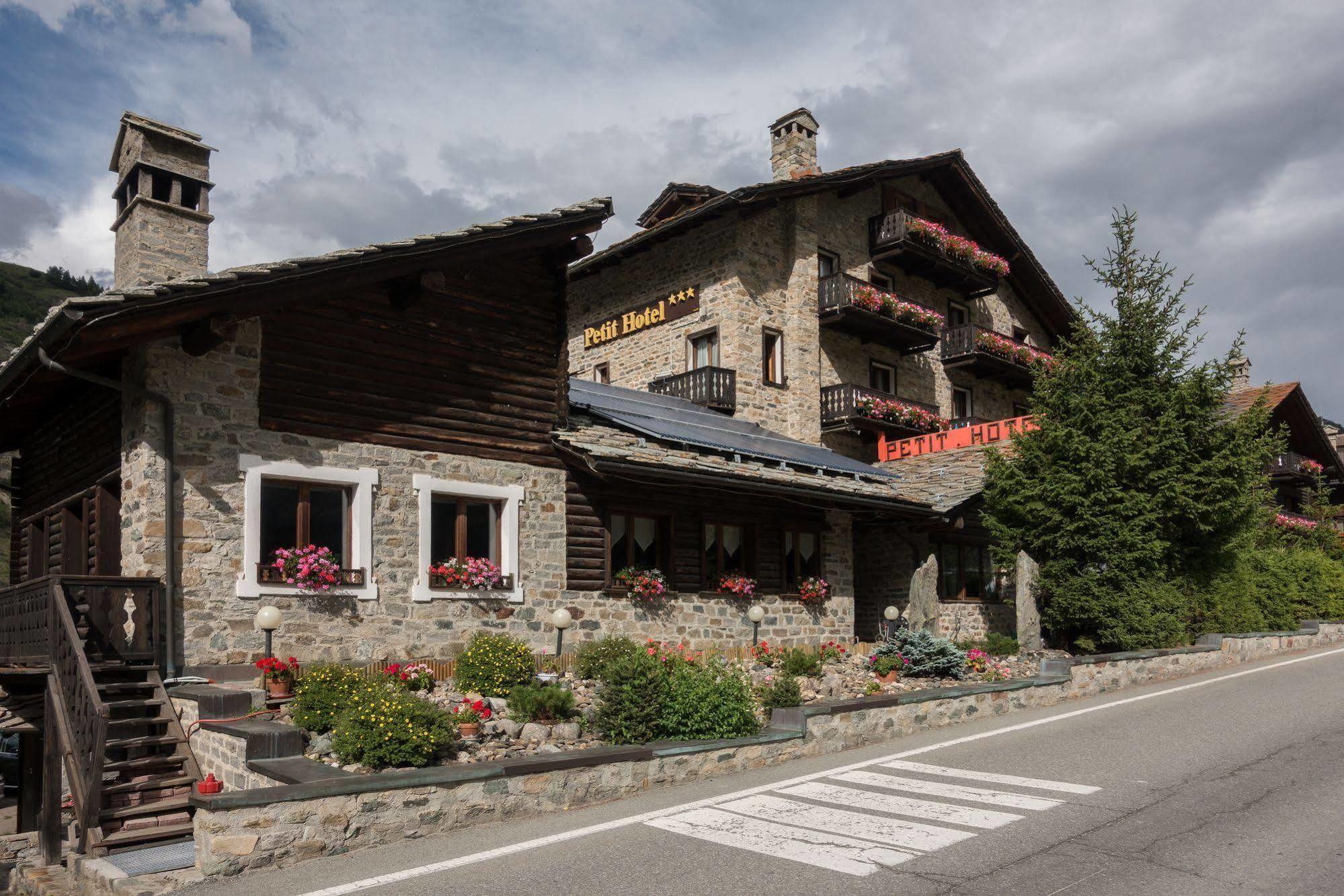Petit Hotel Когне Екстериор снимка