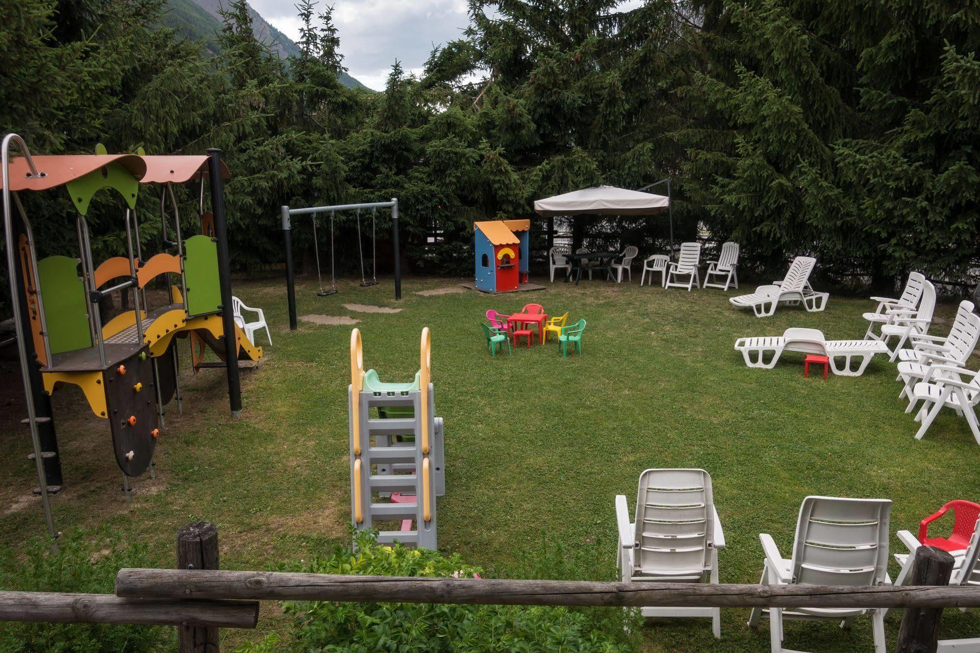 Petit Hotel Когне Екстериор снимка